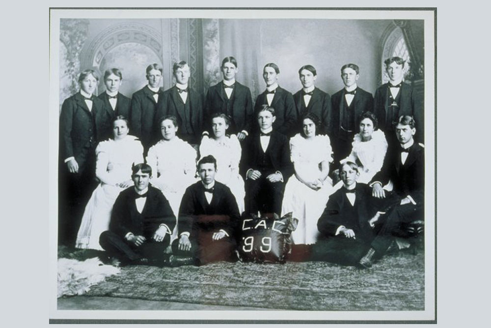 classof1899 Class of 1899, Connecticut Agricultural College. Fourteen men and five women in posed picture
