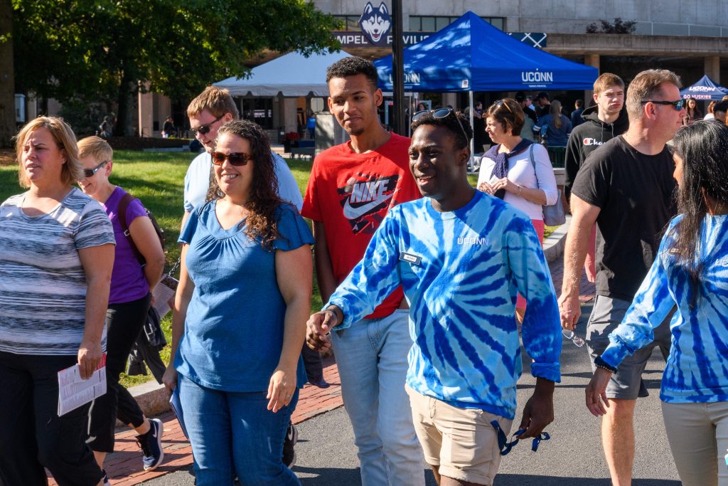 ProsStdsOH190921-005160.jpg A group of prospective students and their parents touring campus