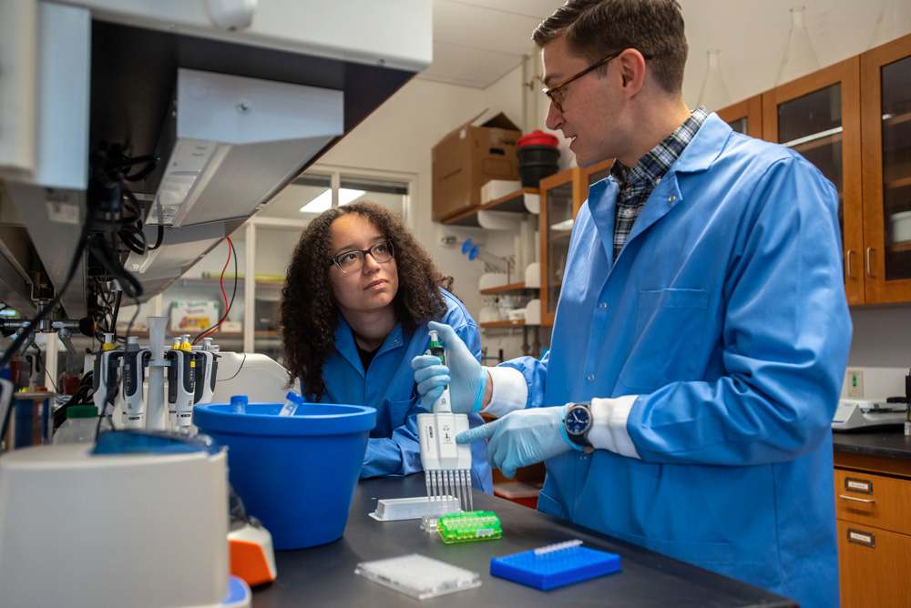 smith-lab-231110a0177-sm Assistant Professor L. Cody Smith instructing a student in a lab at the School of Pharmacy